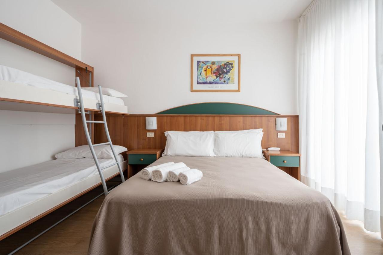 Hotel Boston 3 Stelle Superior Frontemare Lido di Jesolo Buitenkant foto