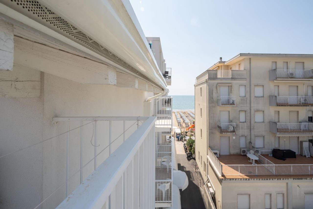 Hotel Boston 3 Stelle Superior Frontemare Lido di Jesolo Buitenkant foto