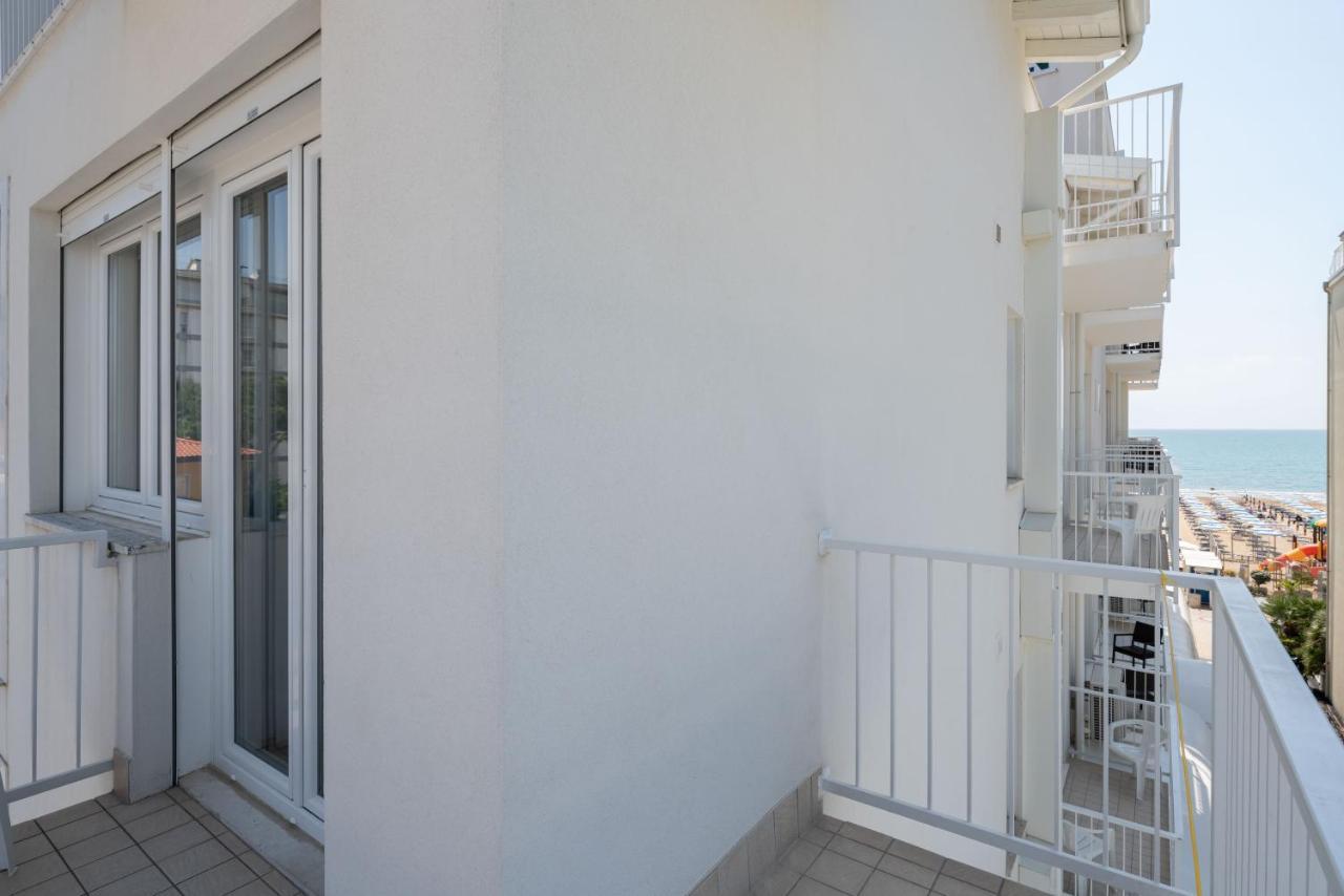 Hotel Boston 3 Stelle Superior Frontemare Lido di Jesolo Buitenkant foto