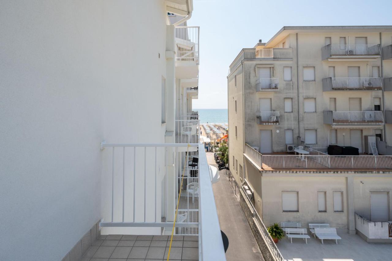 Hotel Boston 3 Stelle Superior Frontemare Lido di Jesolo Buitenkant foto