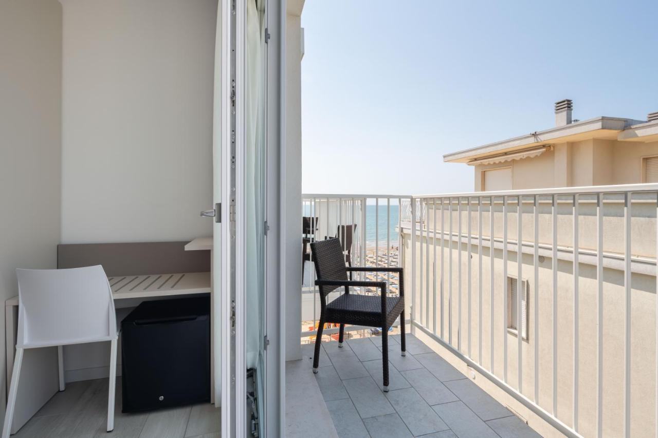 Hotel Boston 3 Stelle Superior Frontemare Lido di Jesolo Buitenkant foto
